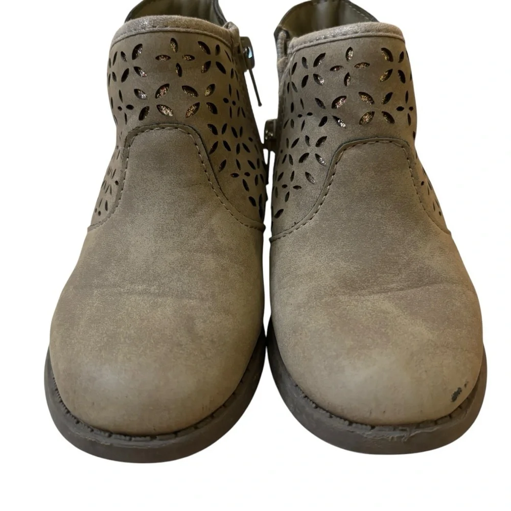 Osh’Kosh B’Gosh booties taupe cutout glitter detailed ankle boots size 9 TODDLER